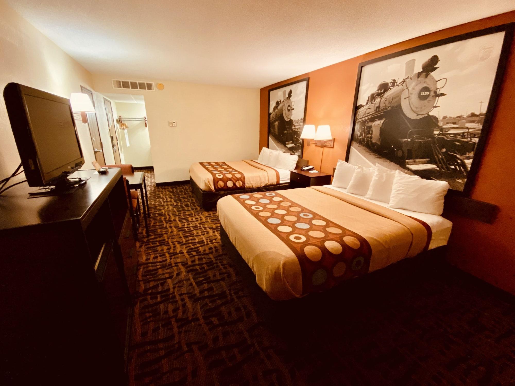 Super 8 By Wyndham Lawrence Ku Hotel Exterior photo