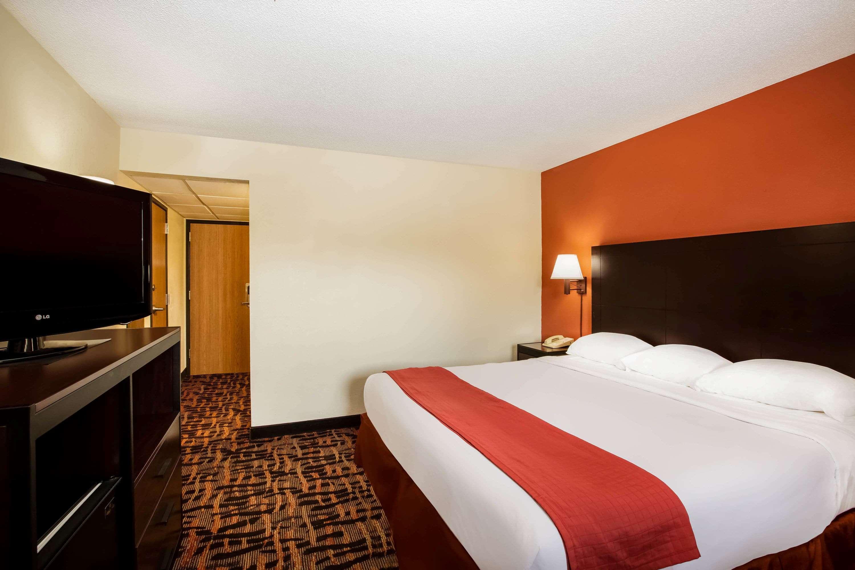 Super 8 By Wyndham Lawrence Ku Hotel Exterior photo