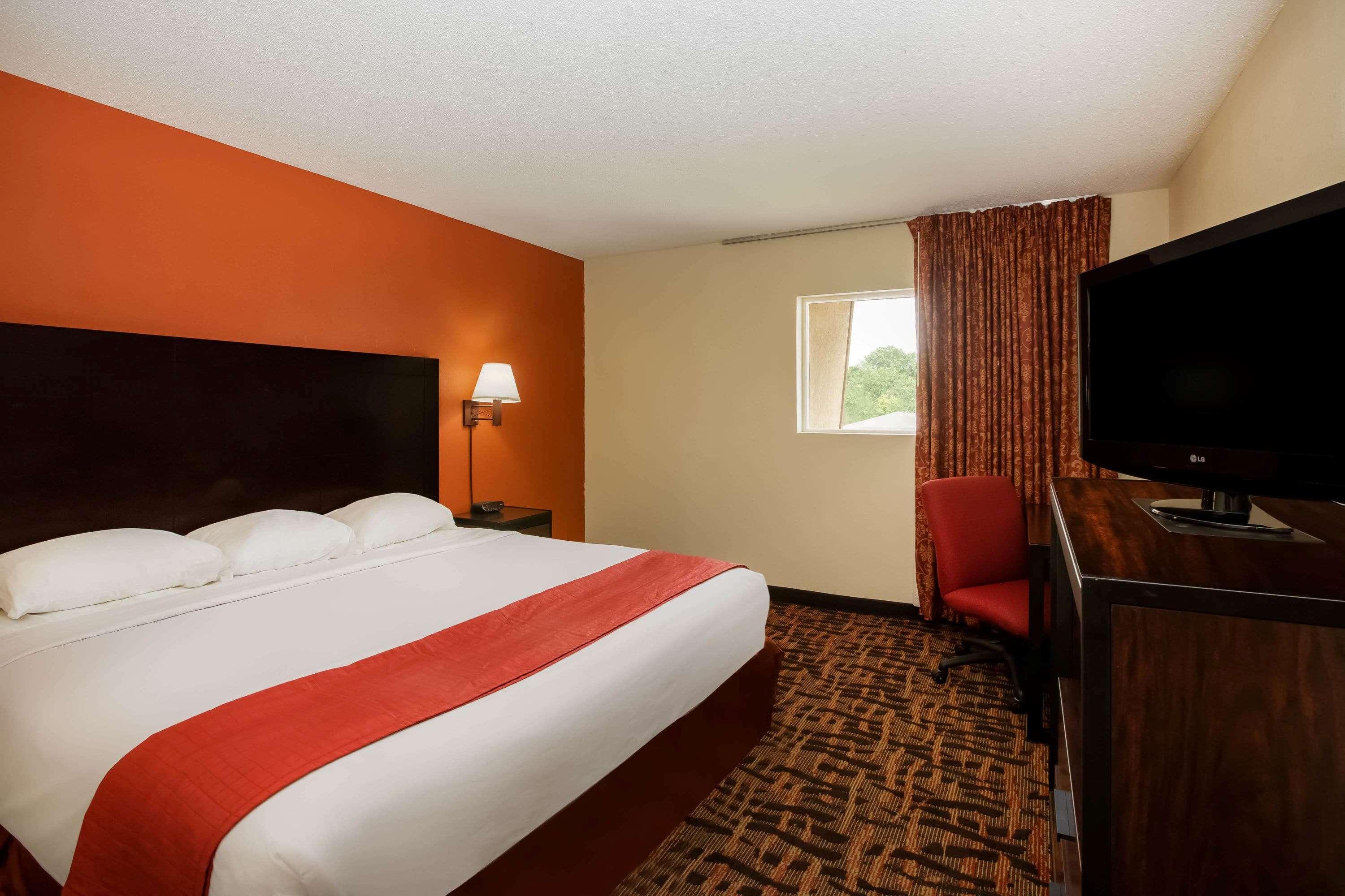Super 8 By Wyndham Lawrence Ku Hotel Exterior photo
