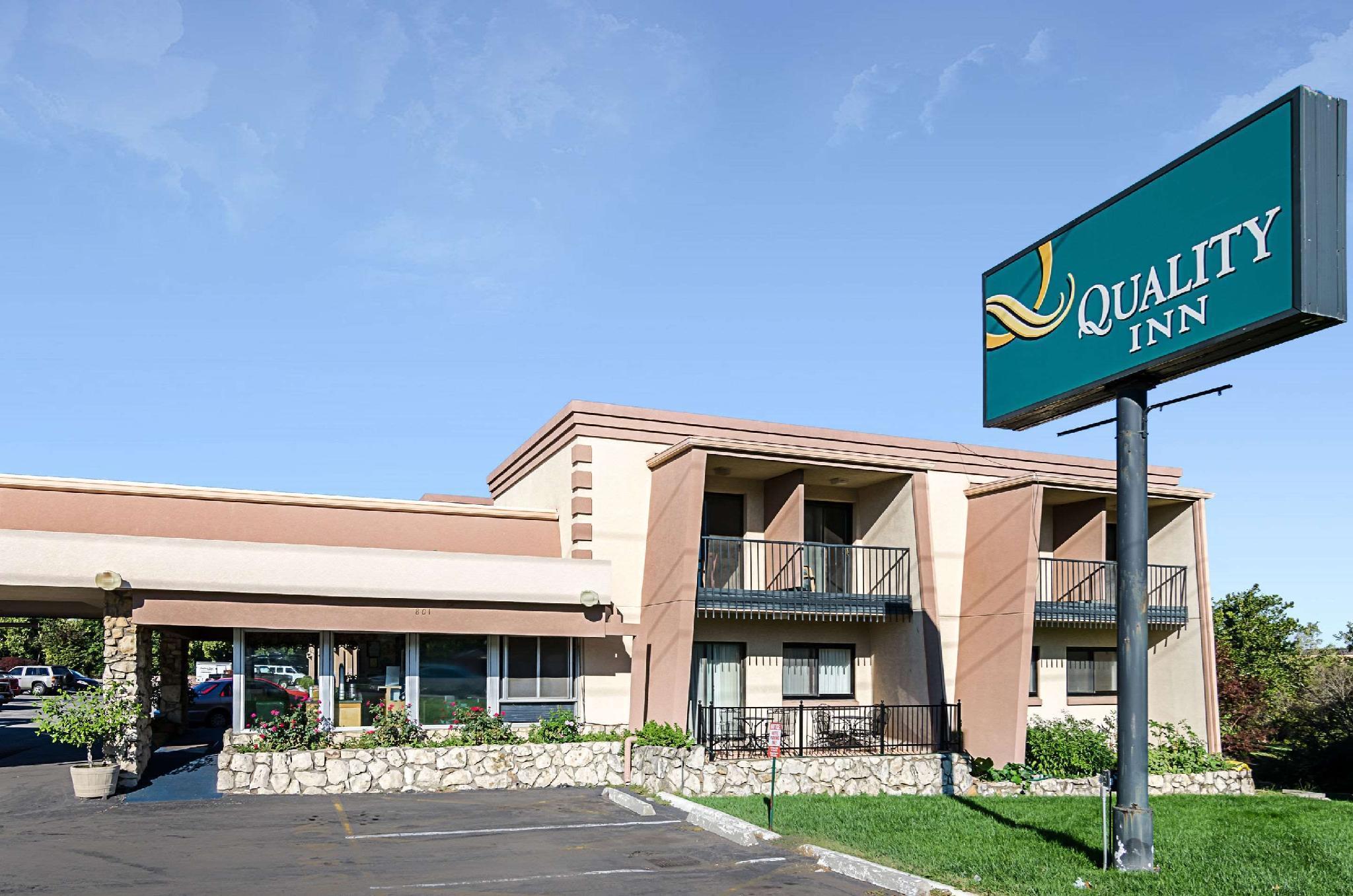 Super 8 By Wyndham Lawrence Ku Hotel Exterior photo